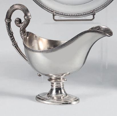 Sauceboat helmet in plain lined metal underlined...