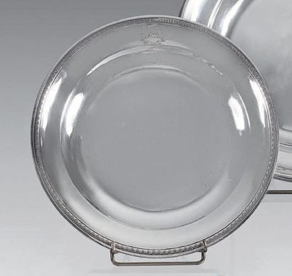 Round dish in plain silver, 950 thousandths,...