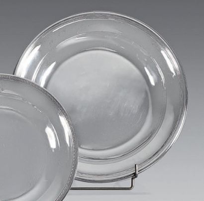 Round hollow dish in plain 950 sterling silver,...