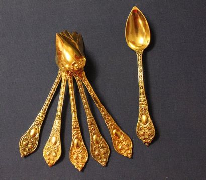 Six 800 thousandths vermeil teaspoons decorated...