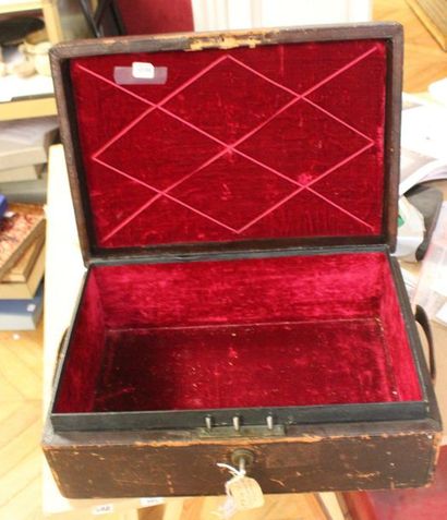 Box lined with red morocco, velvet interior.
(Accidents)....
