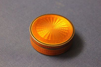 Round box made of 925 gilt red 925 thousandths...