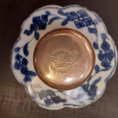 Polylobed tea box in old Chinese porcelain...