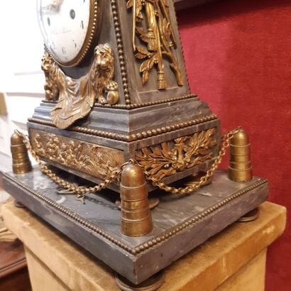 Large obelisk-shaped clock in turquoise blue...
