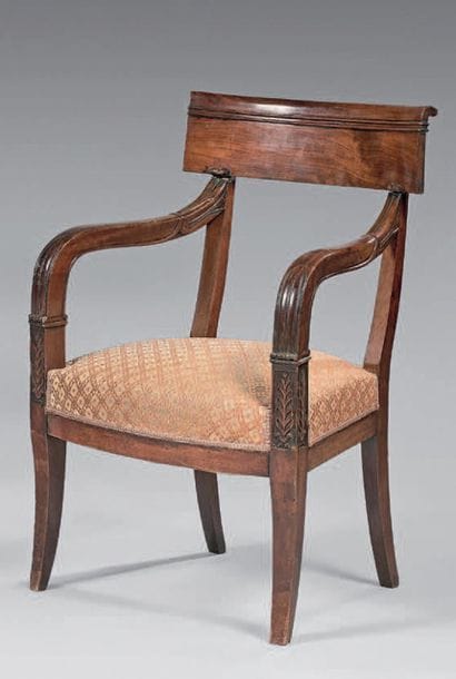 Office armchair with mahogany backrest.
Lotus-shaped...