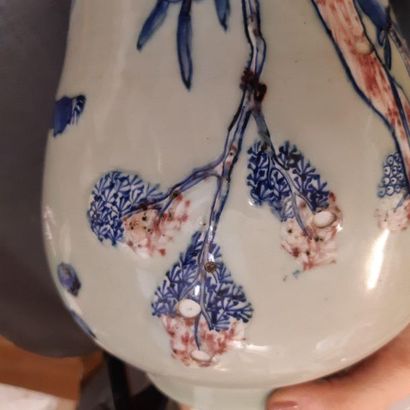 JAPON
Bottle with blue monochrome decoration.
17th...