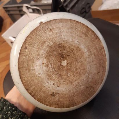 CHINE
Vase body with blue and purple manganese...