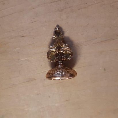 Neck seal in pomponne decorated with a cornelian...