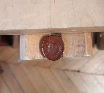 Neck seal in pomponne decorated with a cornelian...