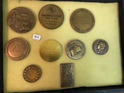 Set of seventeen bronze table medals: 