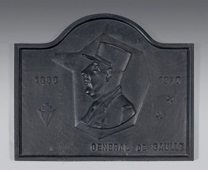 Small cast iron fireback decorated with the...