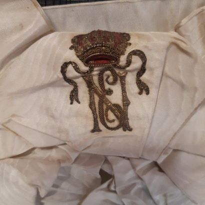 Communicant armband in ivory moire, embroidered...