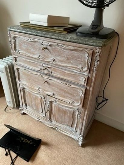 
Piece of furniture with drawers in oak carved...