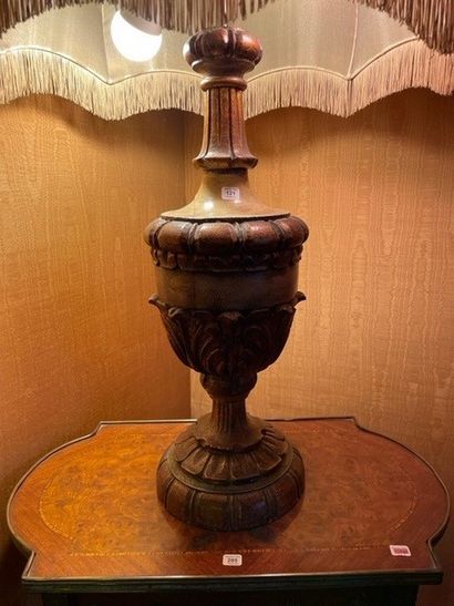 Pied de lampe en bois laqué blanc et redoré,...