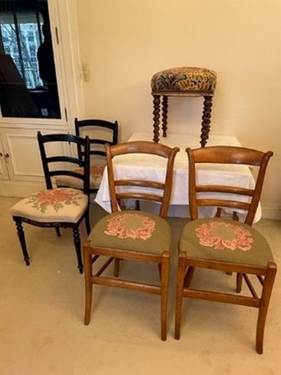 
Furniture lot: 




Knitting table in walnut,...