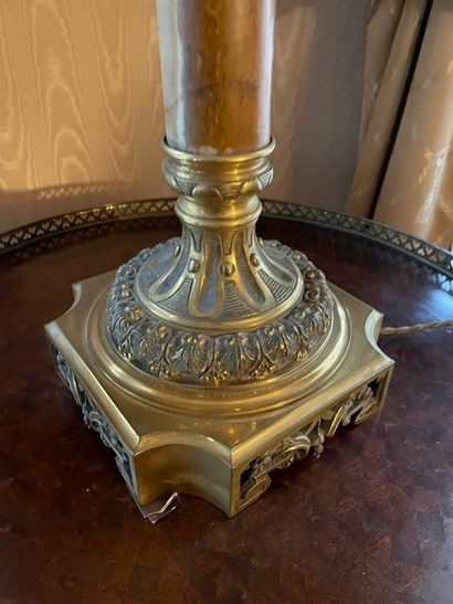 Colonne en marbre et bronze à décor d un...
