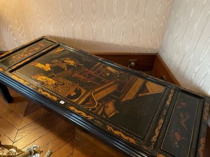 Large lacquered coffee table with hollow...