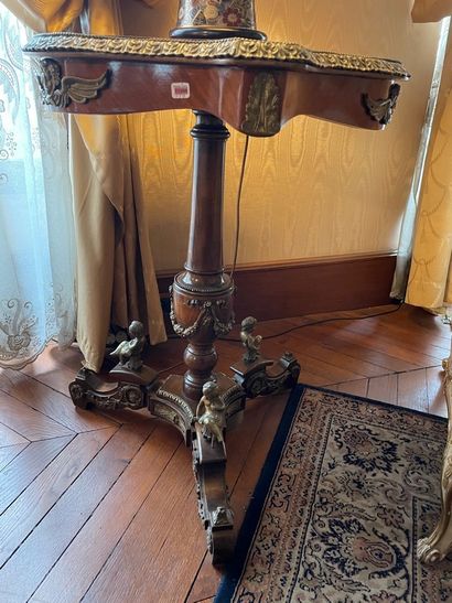 Pedestal table with a moving top in veneer...