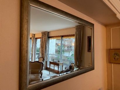 
Large rectangular mirror.




