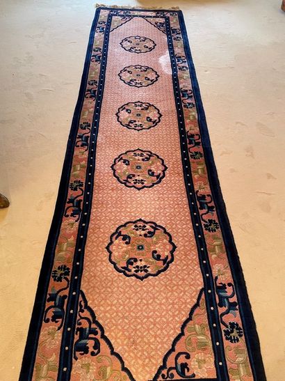 
Chinese gallery carpet, pink background,...