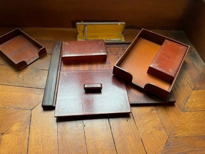 Ensemble de bureau en cuir rouge