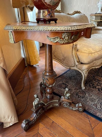 Pedestal table with a moving top in veneer...