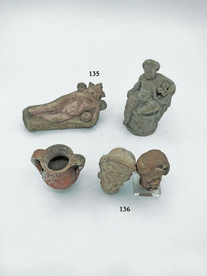 Lot composé d'une statuette de Silène banqueteur...