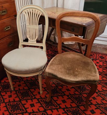 Low chair in lacquered wood.
Louis XV style.
(Wear...