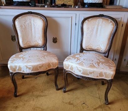 Pair of cabriolet-back chairs in carved walnut.
Louis...