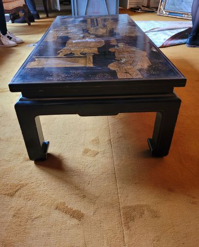 LOW TABLE in lacquered wood with black background...