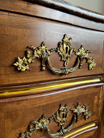 Curved marquetry COMMODE opening with five...