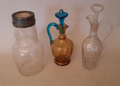 SET including :
- A cut-glass water glass
-...