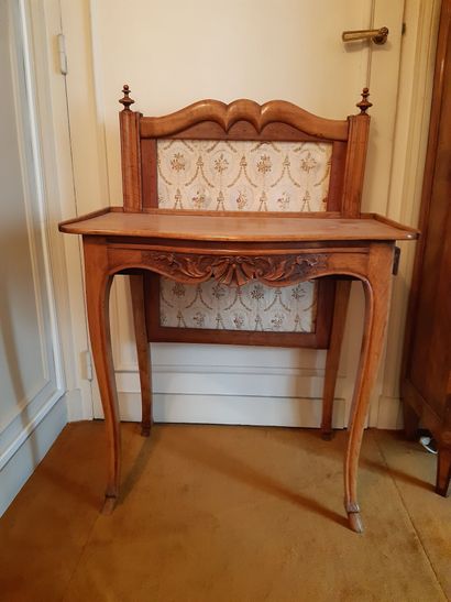 TABLE DE SALON inlaid with checkerboard opening...