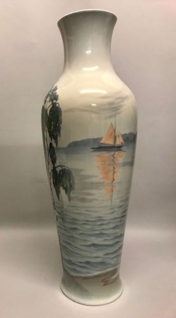 ROYAL COPENHAGEN
Large baluster-shaped porcelain...