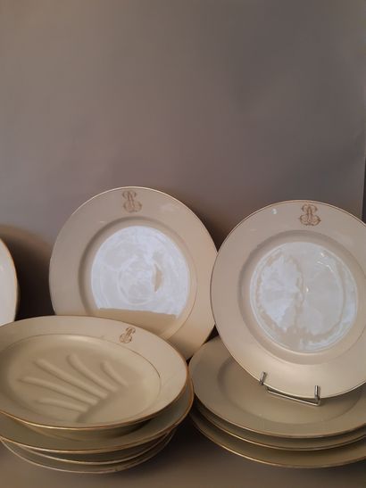 TABLE SERVICE in white porcelain with gilded...