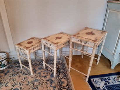 Low chair in lacquered wood.
Louis XV style.
(Wear...