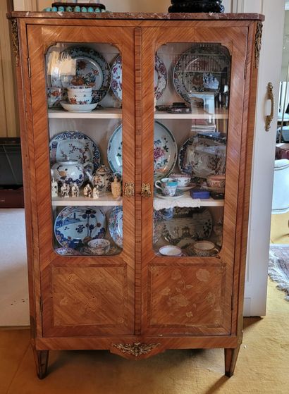 VITRIN with floral inlaid decoration opening...