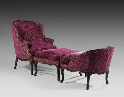 Three-part broken DUCHESSE in beech, molded...
