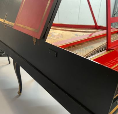 CLAVECIN with one keyboard and door, in red...