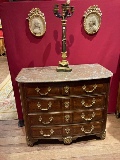 Small chest of drawers in violet and satinwood...