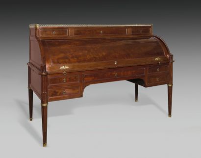 Large all-sided cylinder desk in speckled...