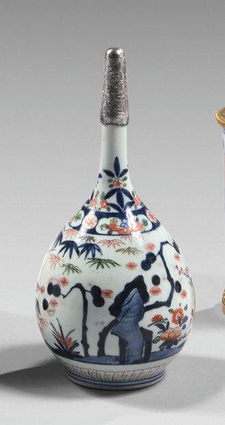 Japon - XVIIIe siècle
Bouteille à col étroit...