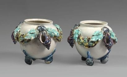 ITALIE
- Paire de vases sur trois pieds en...
