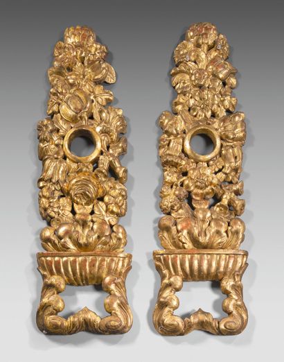 PAIR OF RELIQUARIES in wood carved in the...