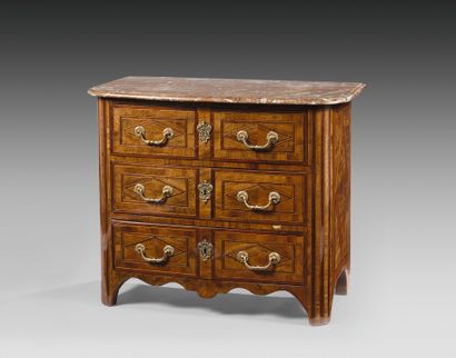 Small chest of drawers in fruitwood and amaranth...