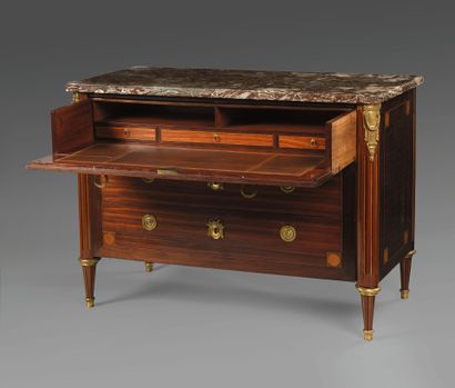 Chest of drawers in satinwood and amaranth...