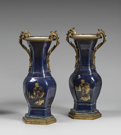 CHINE - fin du XVIIIe siècle
Paire de vases...