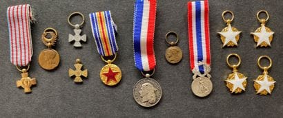 Post-War - Lot of twelve miniatures of civil...
