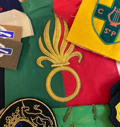 Important lot of embroidered fabric badges:...