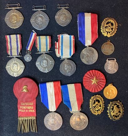 Oise, rescue and firemen, lot of eighteen:...